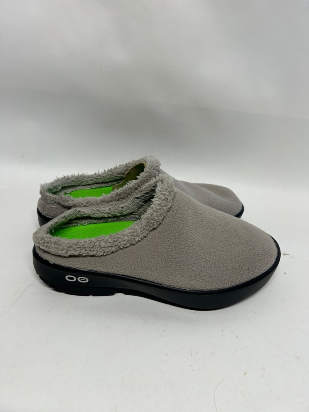 Cozy Gray Fleece Slip-On Slippers men’s size 11 Oofos used - Picture 2 of 9